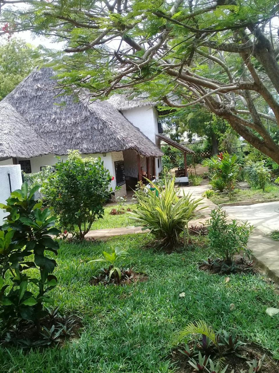 Diani Banda Cottages Diani Beach Ngoại thất bức ảnh